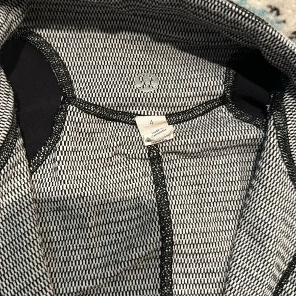 Lululemon Half Zip Pullover - Picture 6 of 10